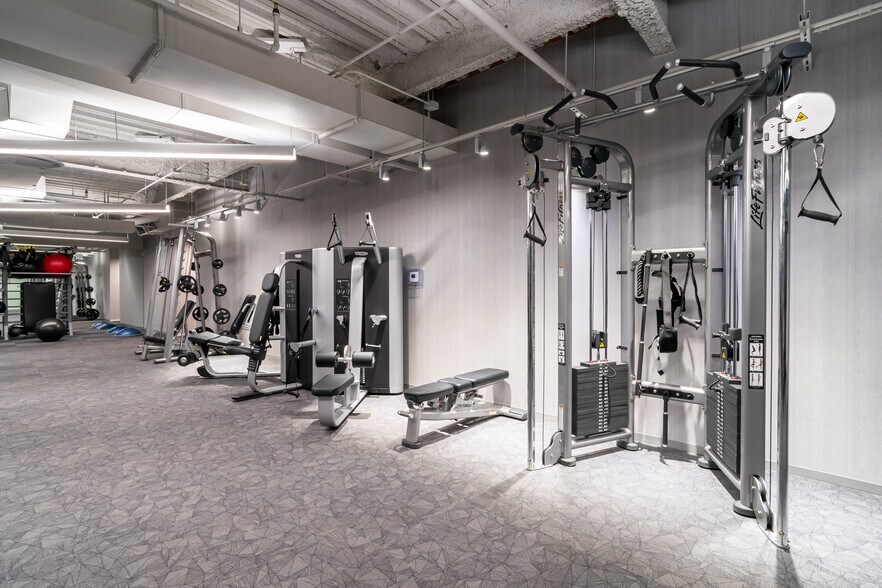 More Photos Of 6400 Shafer Ct, Rosemont Office For Lease