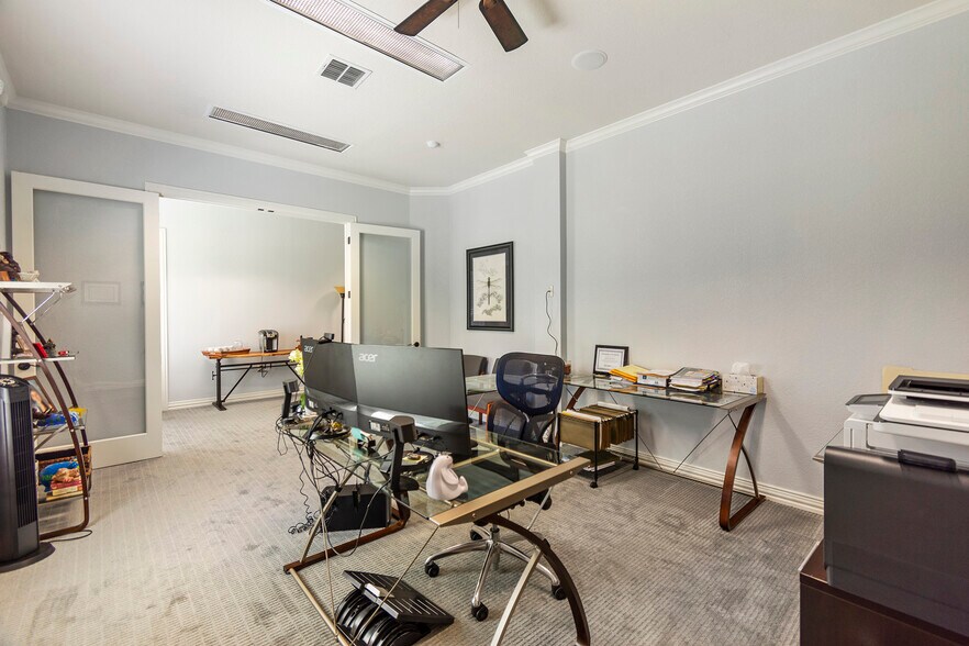 More Photos Of 7633 Bellaire Dr S, Fort Worth Medical For Sale