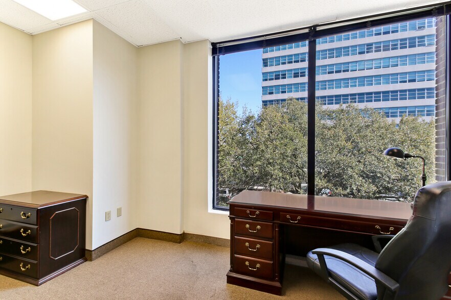 More Photos Of 300 Drayton St, Savannah Office Residential For Sale