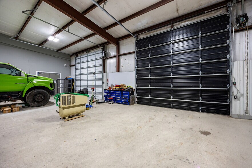 More Photos Of 15720 Garrett Rd, Houston Industrial For Sale