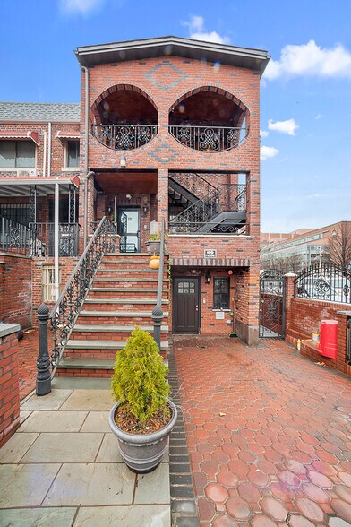 More Photos Of 70 E 39th St, Brooklyn Apartments For Sale