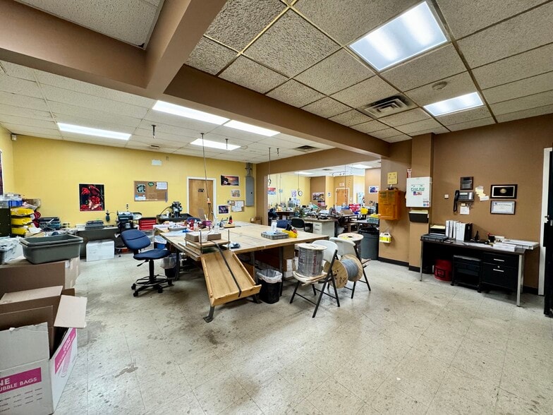 More Photos Of 7 Old Dock Rd, Yaphank Manufacturing For Sale