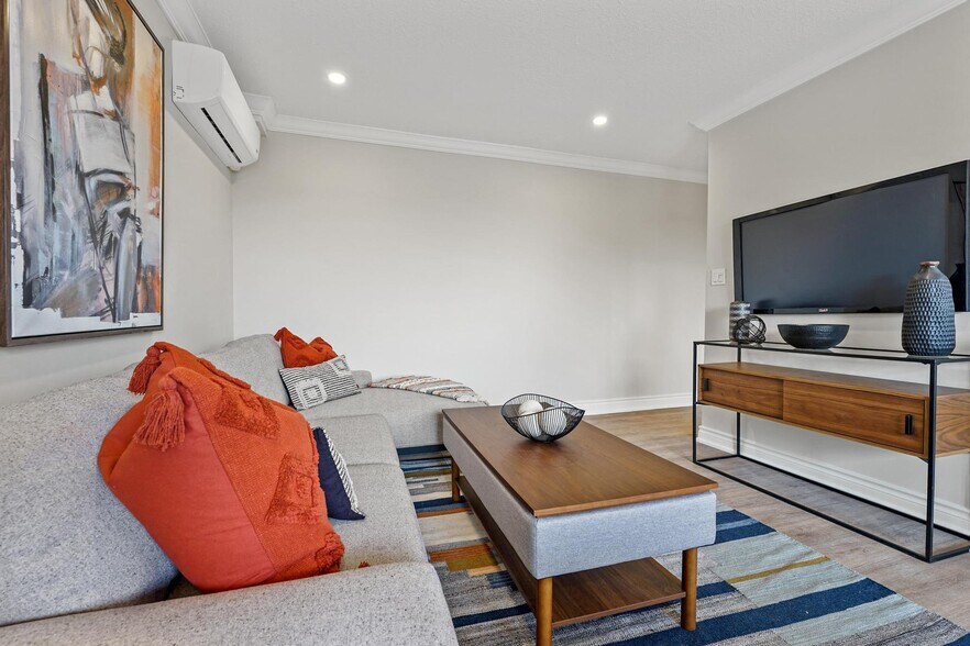 More Photos Of 143 Main St S, Brampton Apartments For Sale