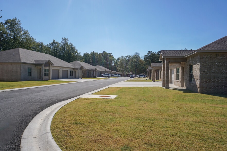 More Photos Of 404 W Matthews St, Brookland Apartments For Sale