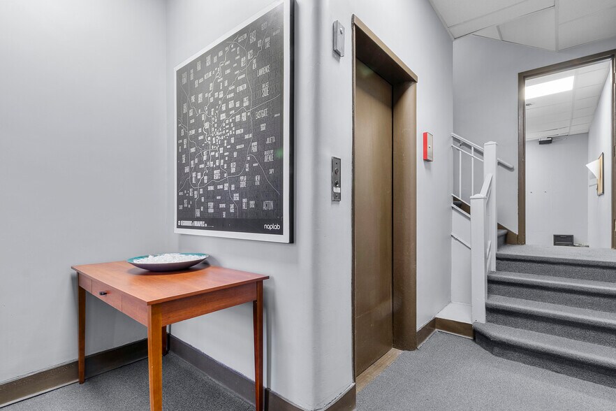 More Photos Of 12-18 N Delaware St, Indianapolis Office For Sale