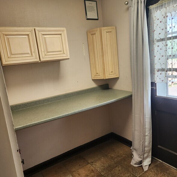 More Photos Of 37 W Washington Ave, Washington Storefront Retail Residential For Lease