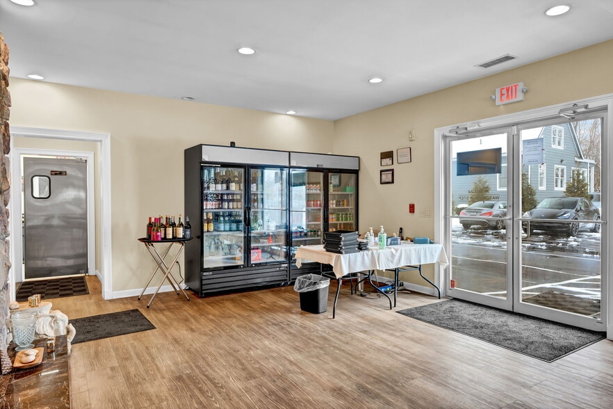 More Photos Of 93 Elm St, Old Saybrook Restaurant For Sale