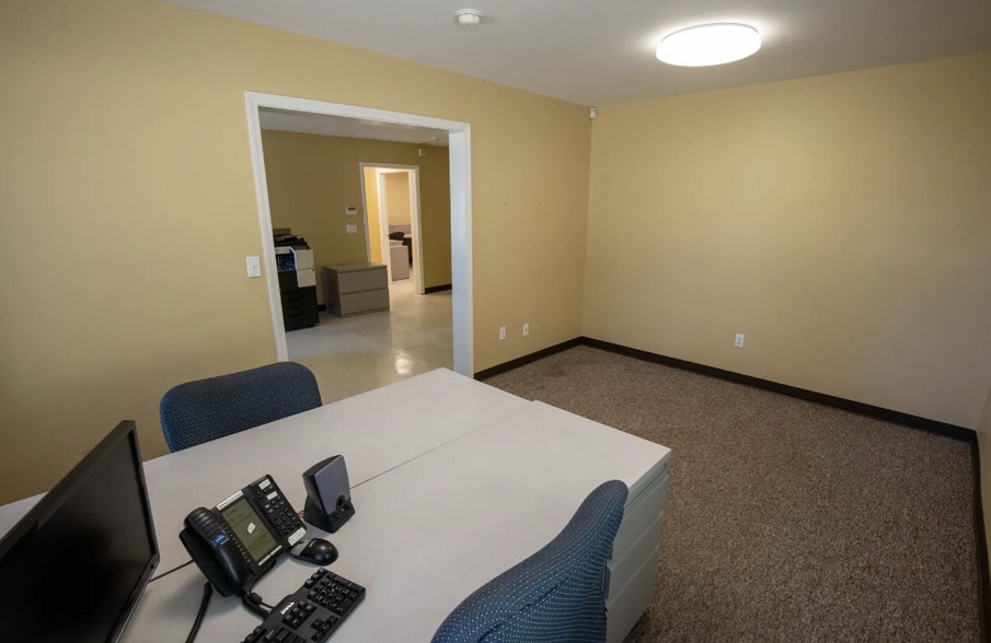 More Photos Of 347 Braley Rd, Huntington Flex For Sale