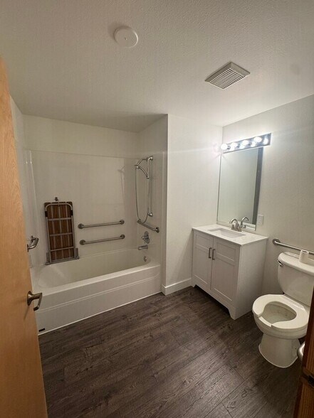 More Photos Of 909-925 SE 2nd St, Bnd, Bend Office For Sale