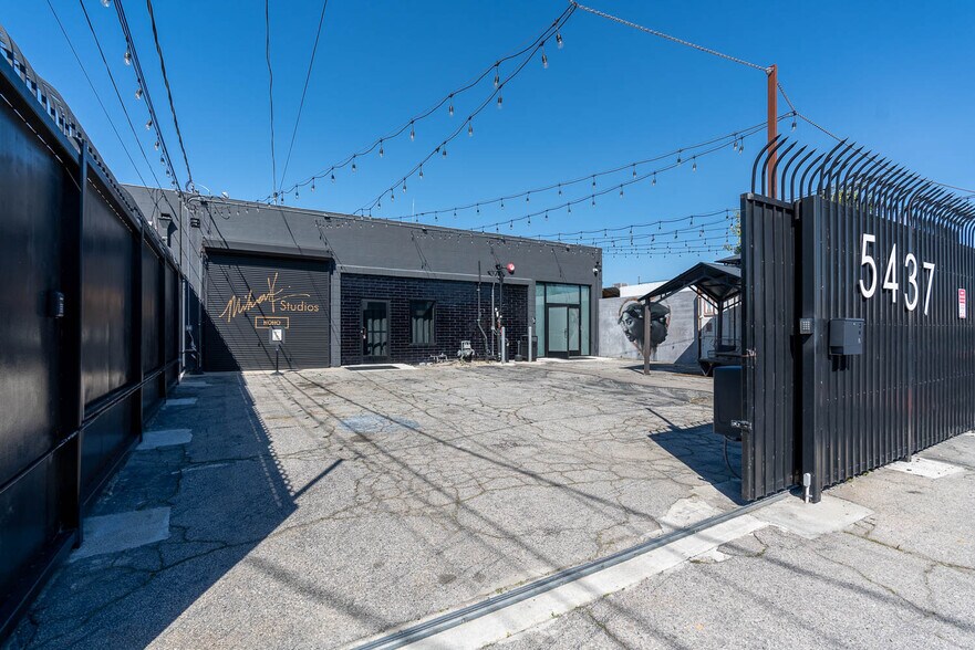More Photos Of 5437 Satsuma Ave, North Hollywood Warehouse For Lease