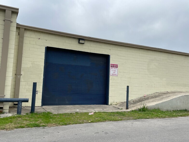 More Photos Of 1202 N Flores St, San Antonio Loft Creative Space For Sale