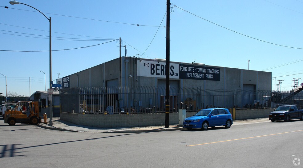 More Photos Of 1240-1250 W 17th St, Long Beach Service For Lease