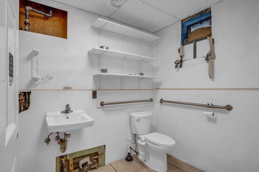 More Photos Of 288 Washington St, Peabody Convenience Store For Sale