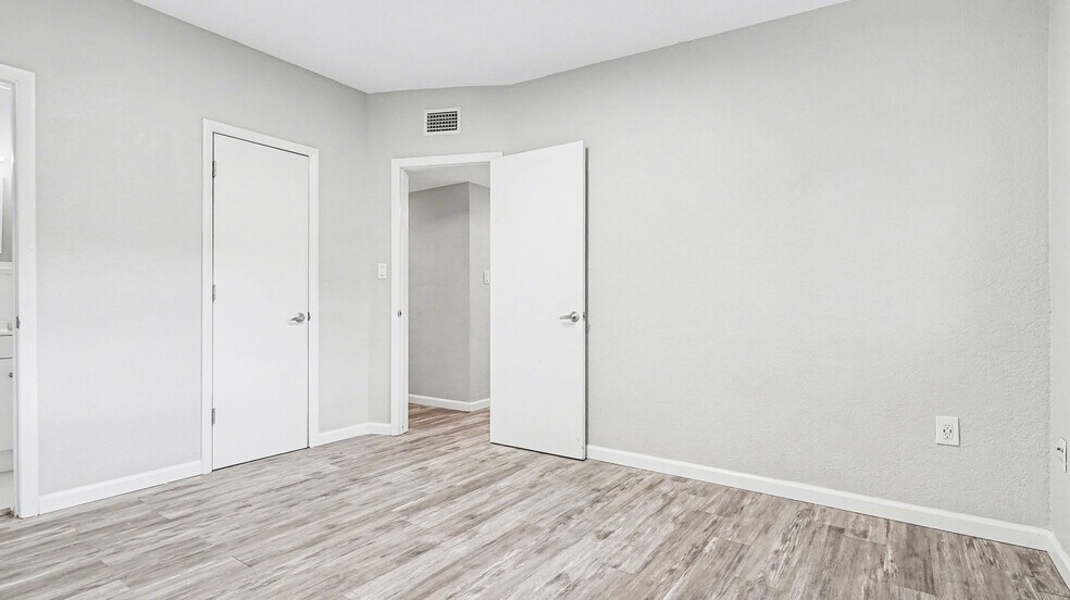 More Photos Of 1313 Croton Rd, Melbourne Office Residential For Lease