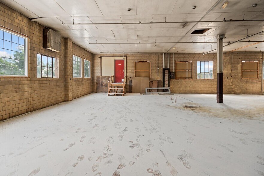 More Photos Of 254 Minot Ave, Auburn Warehouse For Sale