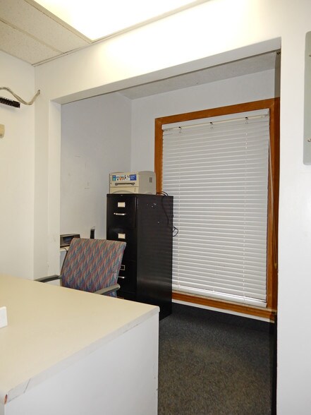 More Photos Of 25400-25430 Goddard Rd, Taylor Medical For Sale