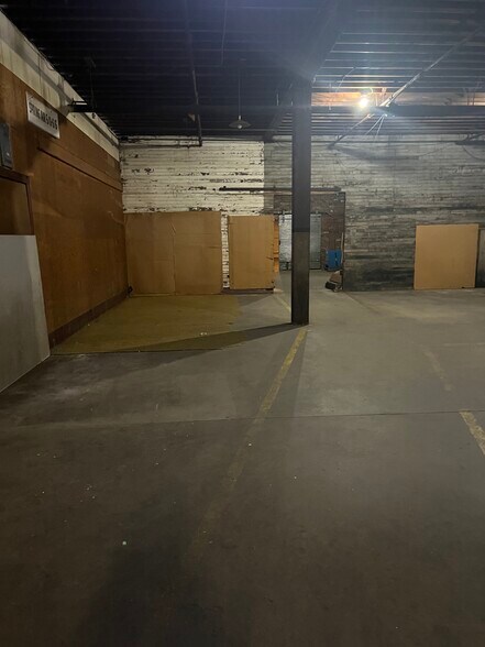 More Photos Of 740 8th Ave, Huntington Warehouse For Lease