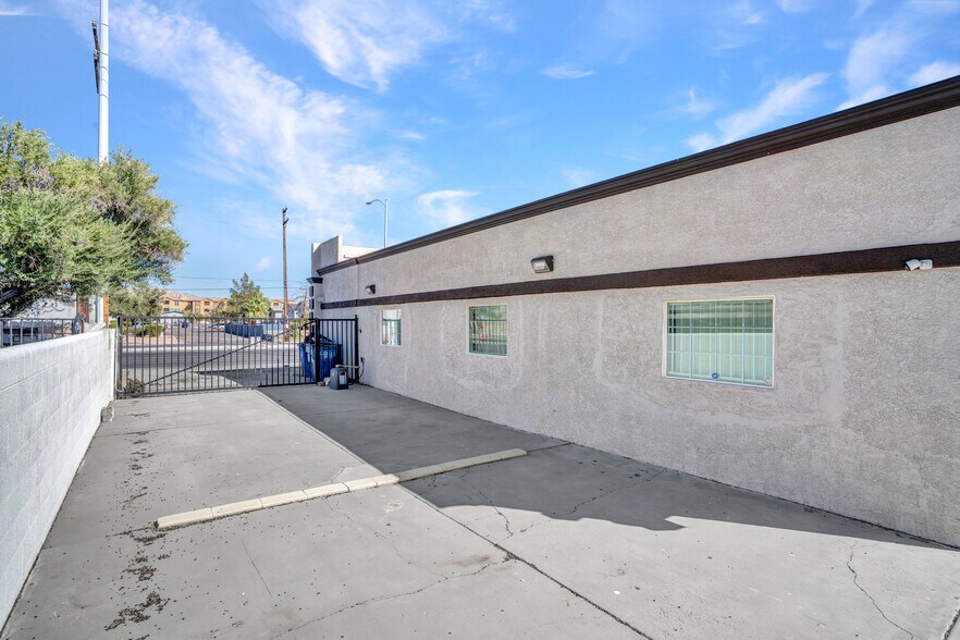 More Photos Of 713 N Eastern Ave, Las Vegas Office For Sale