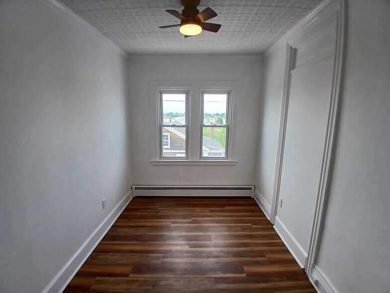 More Photos Of 117 Water St, Stonington Apartments For Sale
