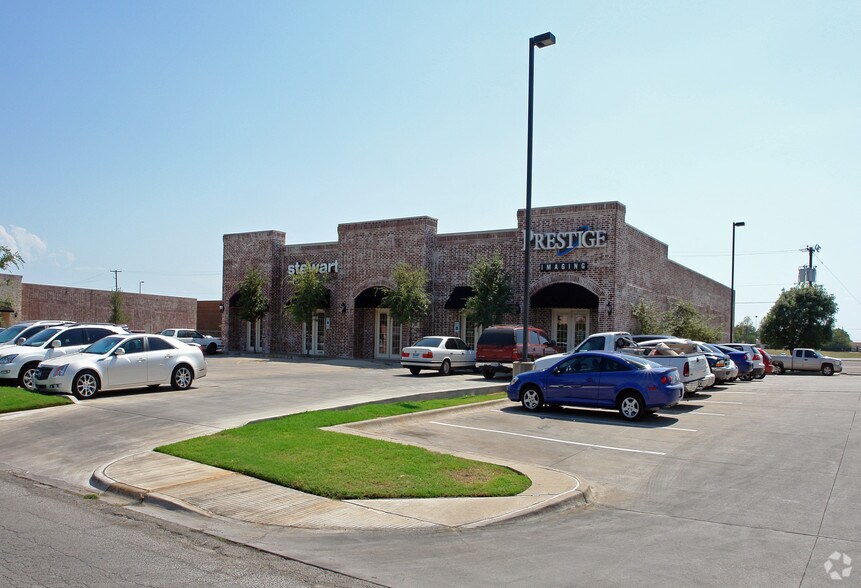 More Photos Of 106 Hyde Park Blvd, Cleburne Office For Lease