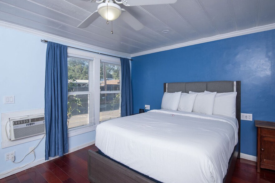 More Photos Of 18239 Main St, Jamestown Hotel For Sale