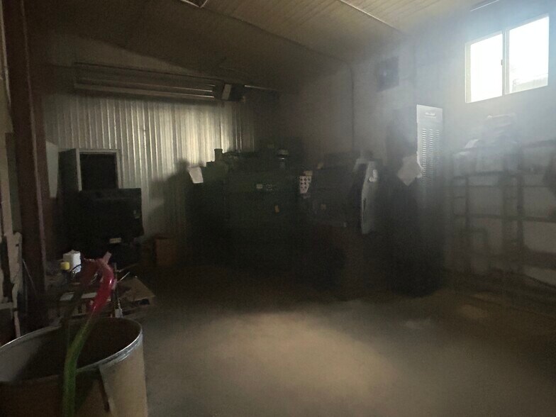 More Photos Of 1954 10 Av NW, Medicine Hat Warehouse For Sale