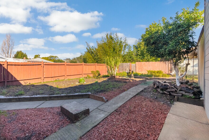 More Photos Of 8016 MacArthur Blvd, Oakland Apartments For Sale