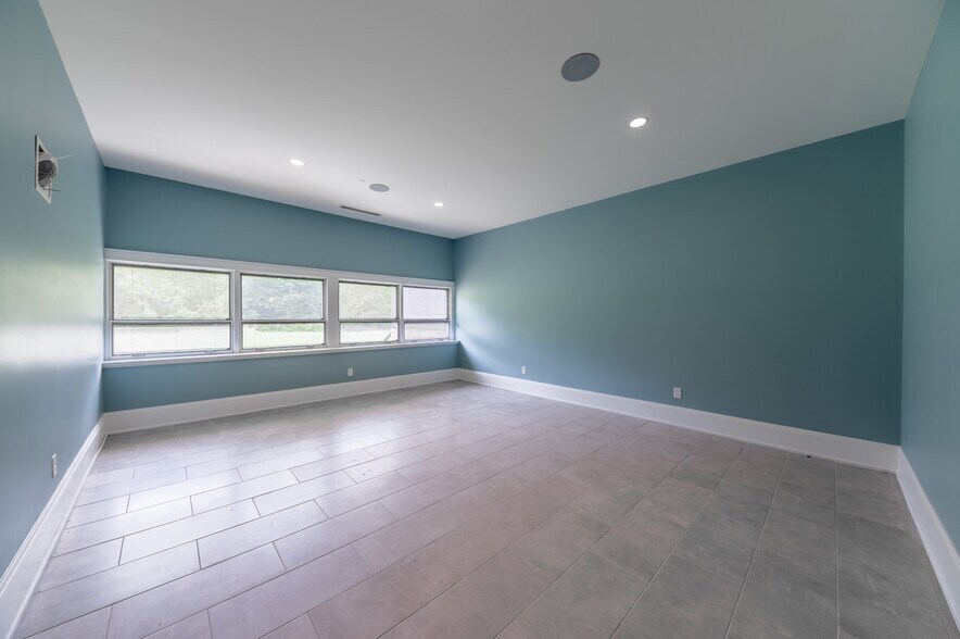 More Photos Of 145 School Rd, Mount Morris Office For Sale