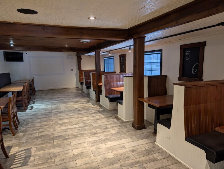 More Photos Of 2300 Wharncliffe Rd S, London Restaurant For Sale