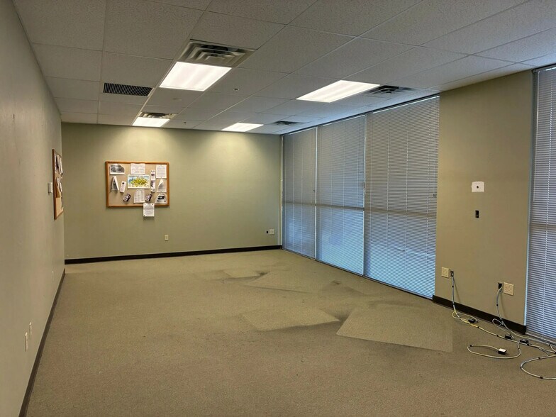 More Photos Of 9210 S Western Ave, Oklahoma City Office For Lease