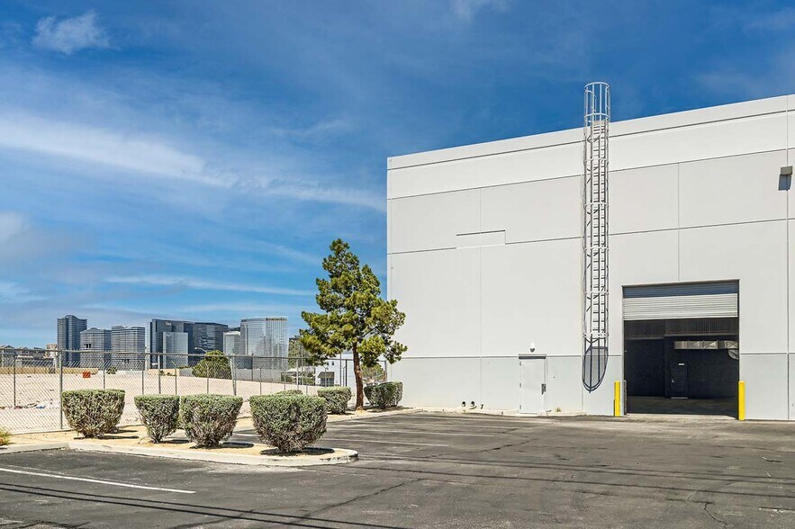 More Photos Of 5165 Rousso Rd, Las Vegas Distribution For Lease