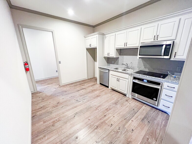 More Photos Of 5125 Sunmore Cir, Midland Office For Lease