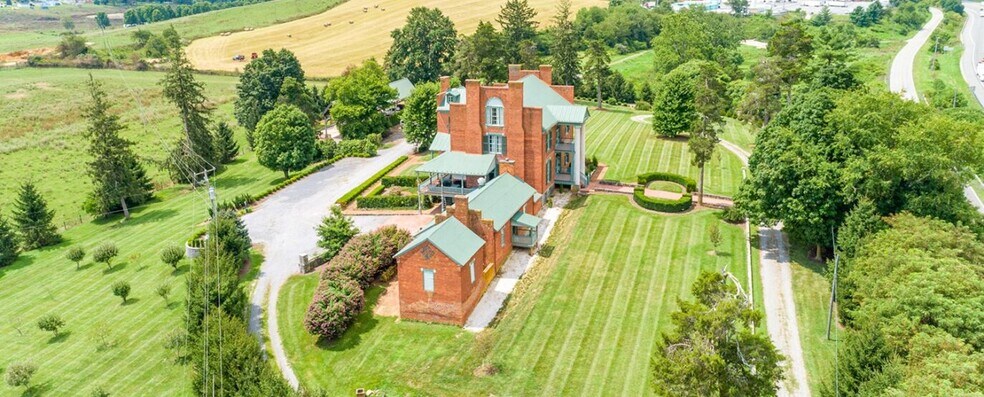 More Photos Of 325 Factory Outlet Dr, Max Meadows Specialty For Sale