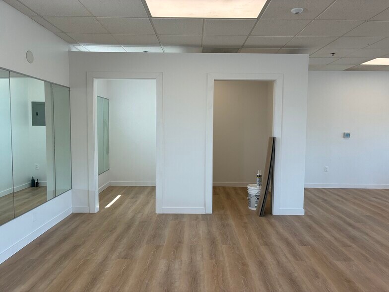More Photos Of 8465 Old Redwood Hwy, Windsor Freestanding For Lease