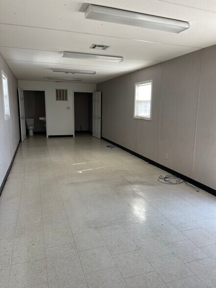 More Photos Of 640 Industrial Rd, Savannah Light Distribution For Lease