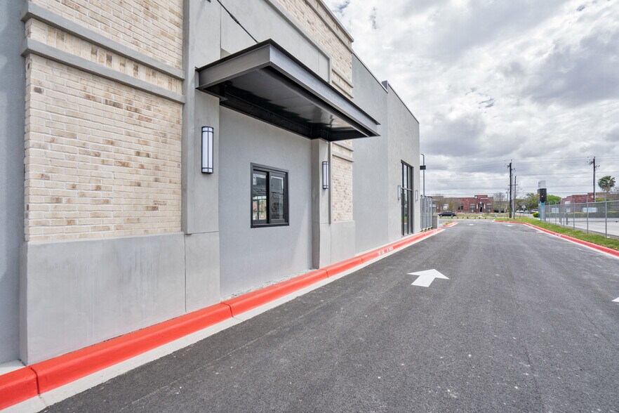 More Photos Of 931 S McColl Rd, Edinburg Restaurant For Lease