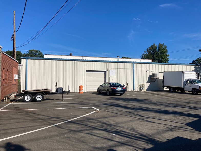More Photos Of 748 Washington Ave, West Haven Warehouse For Lease