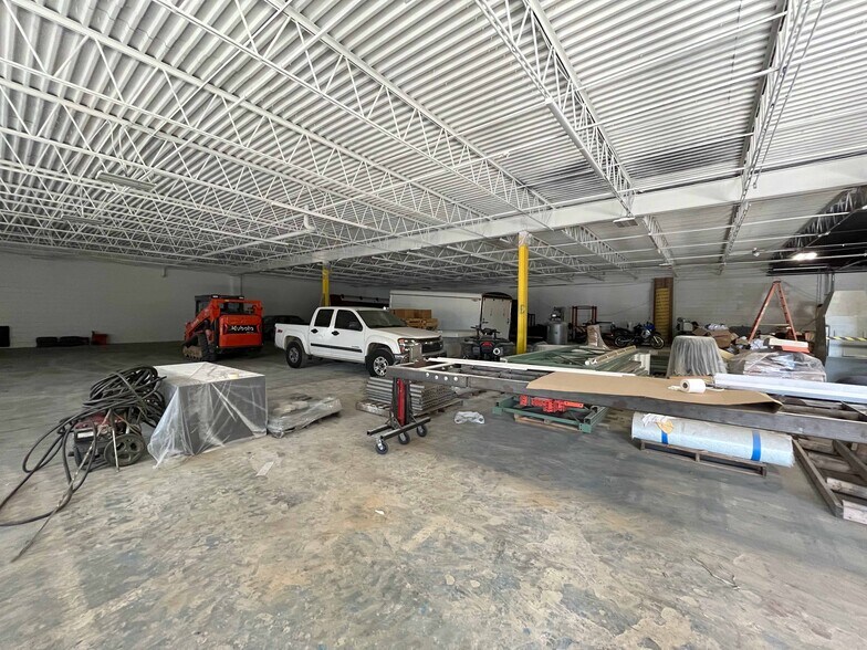 More Photos Of 4601 Messer Airport Hwy, Birmingham Warehouse For Lease