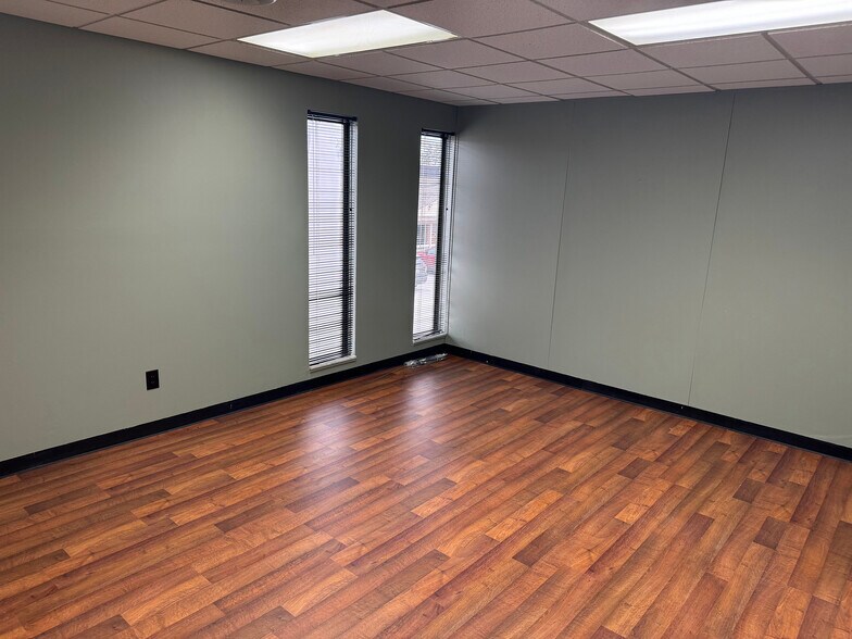 More Photos Of 36358-36380 Garfield Rd, Clinton Township Medical For Lease