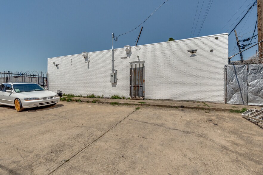 More Photos Of 1420 Martin Luther King Jr Blvd, Dallas Medical For Sale