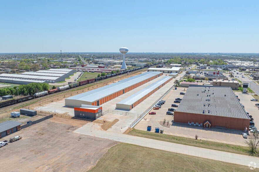 More Photos Of 1600 S Broadway Ave, Moore Unknown For Lease