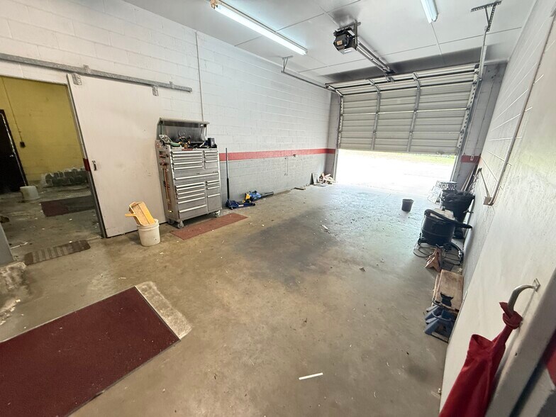 More Photos Of 906 N Breazeale Ave, Mount Olive Auto Dealership For Sale