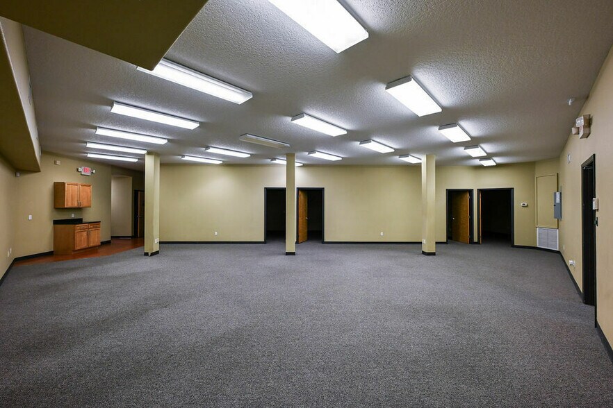 More Photos Of 7177-7201 S George Blvd, Sebring Medical For Lease