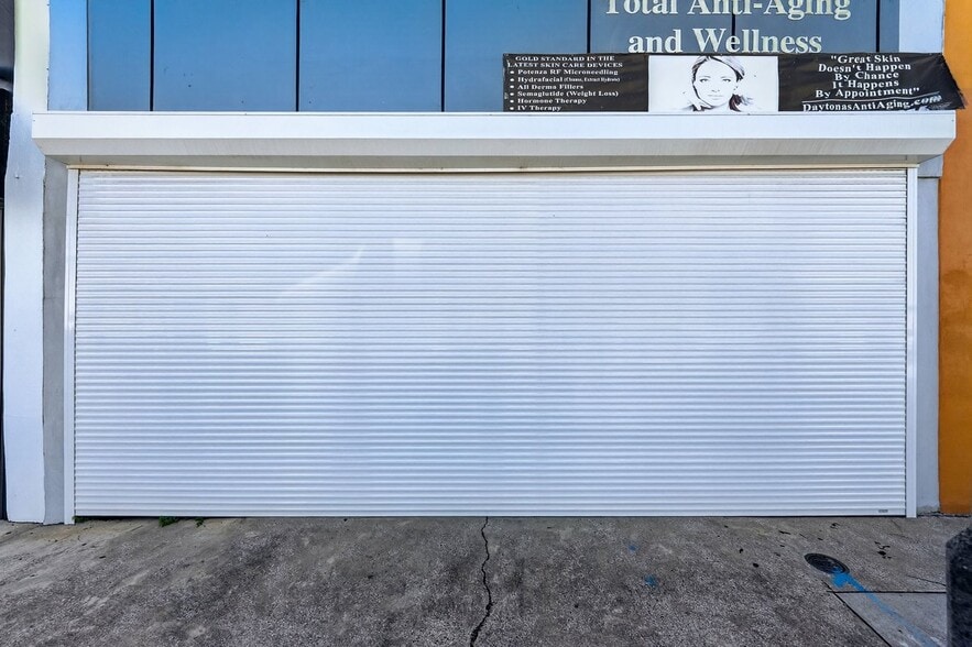 More Photos Of 141 W International Speedway Blvd, Daytona Beach Storefront For Sale