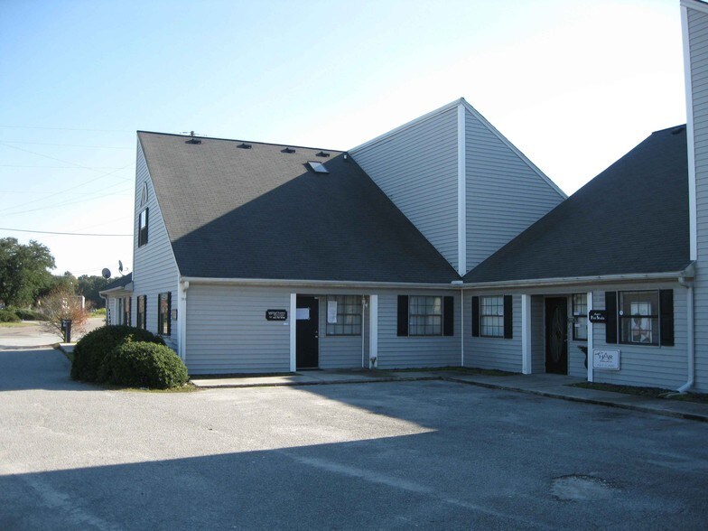 More Photos Of 3025 Ashley Phosphate Rd, North Charleston General Retail For Lease