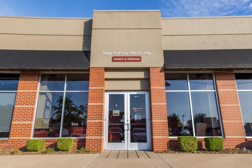 More Photos Of 2905 SE Walton Blvd, Bentonville Unknown For Lease