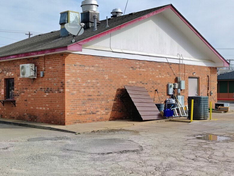 More Photos Of 213 W Willow Rd, Enid Restaurant For Sale