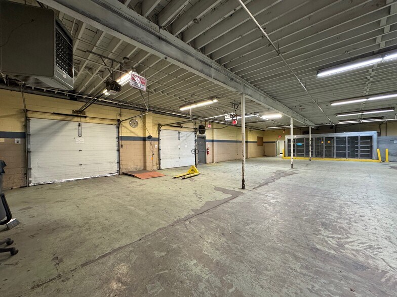 More Photos Of 195 Hudson St, Cornwall-on-Hudson Distribution For Lease