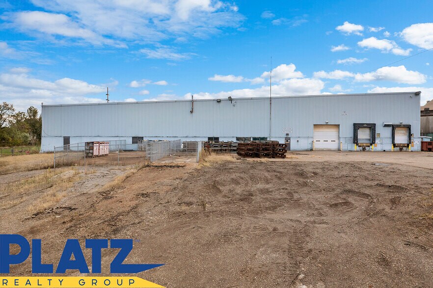 More Photos Of 1001 E Broadway St, Alliance Industrial For Lease