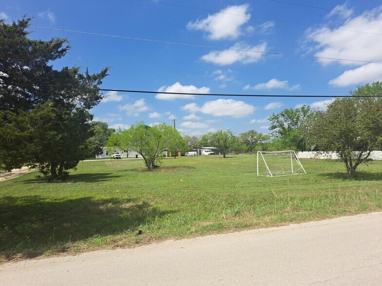 More Photos Of 4000 Burch Drive, Del Valle Land For Sale